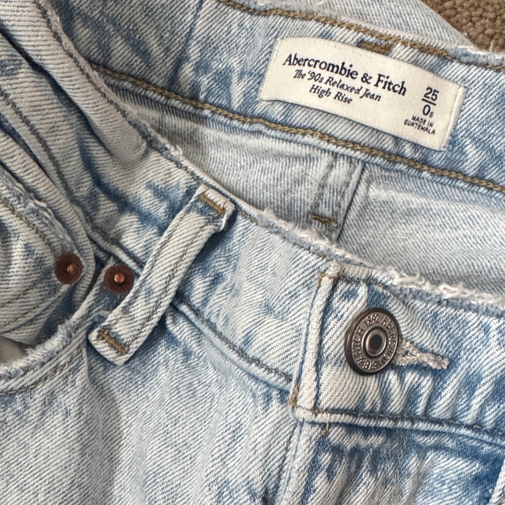 Preowned Abercrombie & Fitch Women's Sky Blue High Rise Jeans